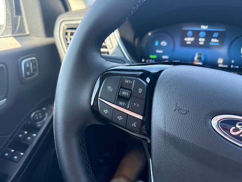 Used 2025 Ford Escape Platinum w/ Premium Technology Package image 43