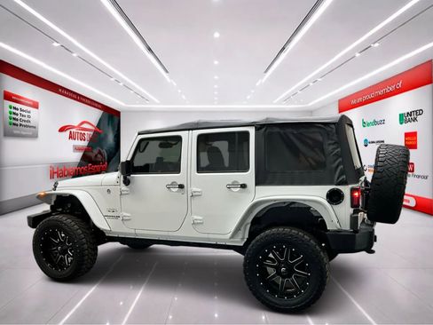 Used 2017 Jeep Wrangler Unlimited Sahara w/ Connectivity Group AWD/4WD image 5