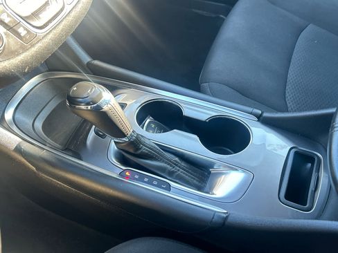 Used 2017 Chevrolet Malibu LT image 30