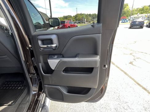 Used 2019 Chevrolet Silverado 1500 LT w/ LPO, Chrome Package AWD/4WD image 32