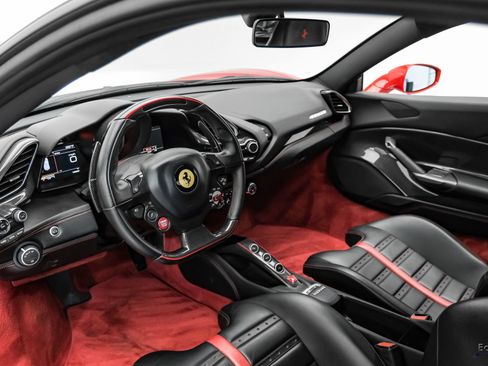 Used 2017 Ferrari 488 GTB RWD image 3