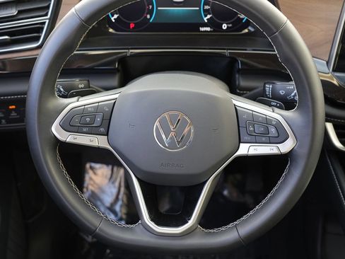 Used 2025 Volkswagen Atlas SE image 22