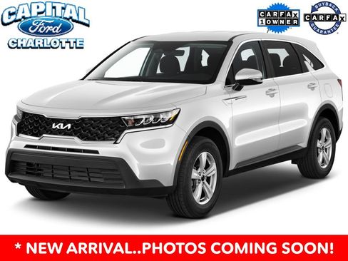 Used 2023 Kia Sorento LX FWD image 2