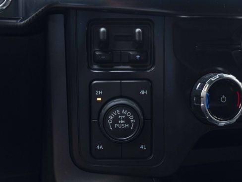 Used 2025 Ford F150 Lariat AWD/4WD image 32