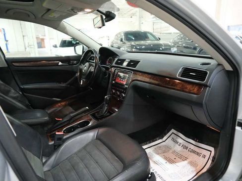 Used 2013 Volkswagen Passat 3.6 SEL Premium FWD image 31