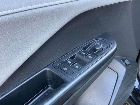 Used 2024 Volkswagen Taos SE image 15