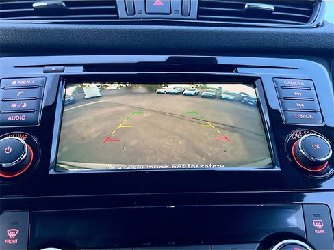 Used 2020 Nissan Rogue SV image 13