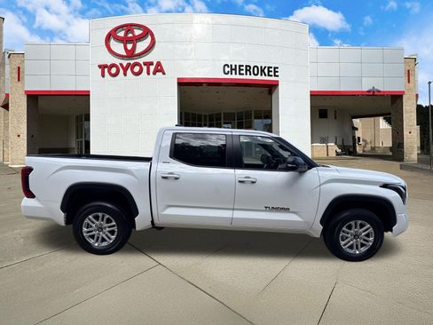 Used 2025 Toyota Tundra SR5 w/ SR5 Premium Package AWD/4WD image 4