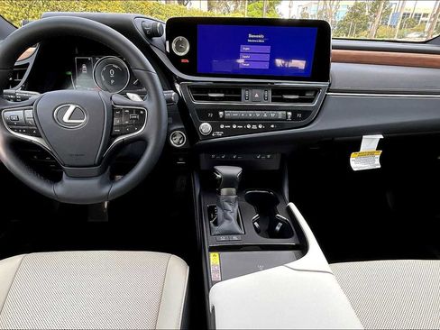 Used 2025 Lexus ES 300h w/ Premium Package image 5