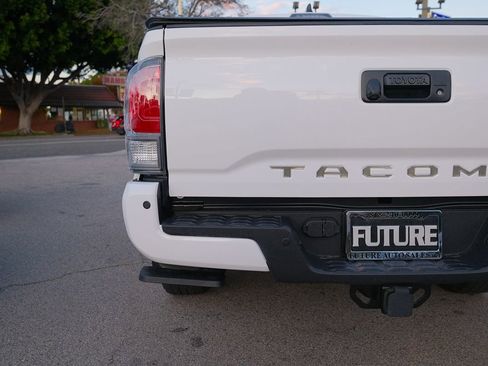 Used 2020 Toyota Tacoma TRD Sport image 39
