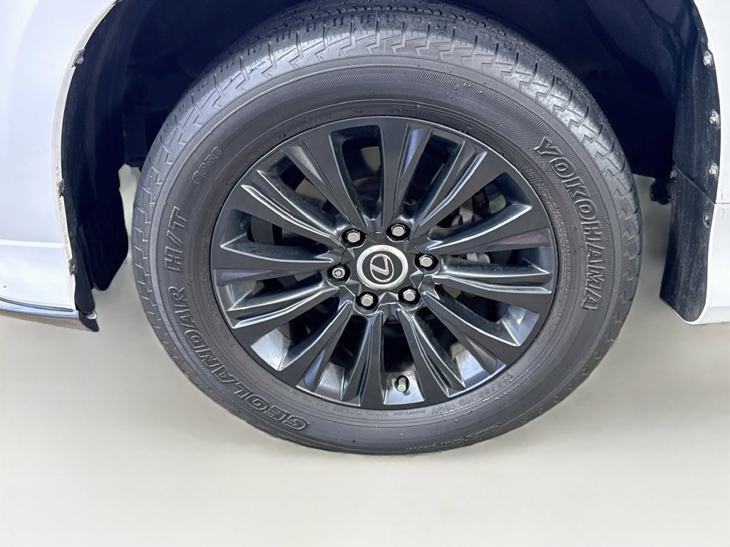 Used 2023 Lexus GX 460 Premium w/ Accessory Package AWD/4WD image 41