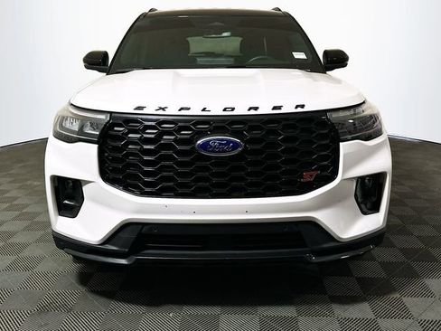 Used 2025 Ford Explorer ST RWD image 3