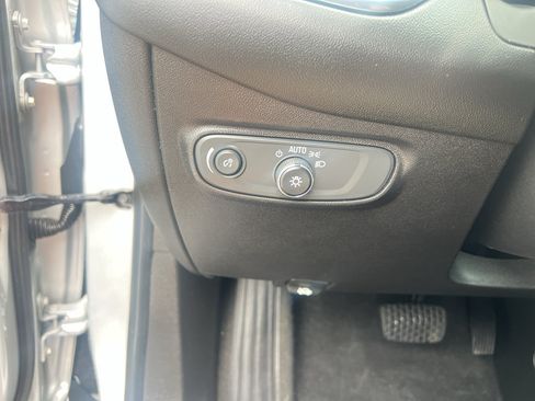 Used 2019 Chevrolet Equinox LT w/ LPO, Cargo Package FWD image 30