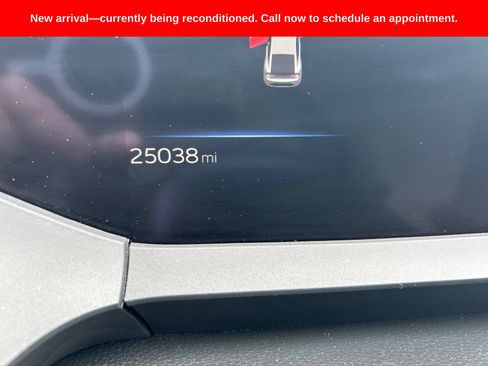 Used 2024 Toyota Prius XLE FWD image 1
