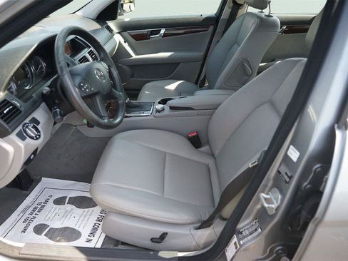 Used 2008 Mercedes-Benz C 300 Sedan image 9