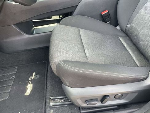 Used 2024 Nissan Rogue SV FWD image 13