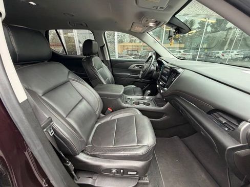 Used 2018 Chevrolet Traverse LT w/ LPO, 'HIT The Road' Package AWD/4WD image 11