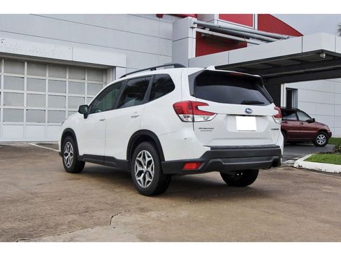 Used 2020 Subaru Forester Premium w/ Popular Package #1 AWD/4WD image 3