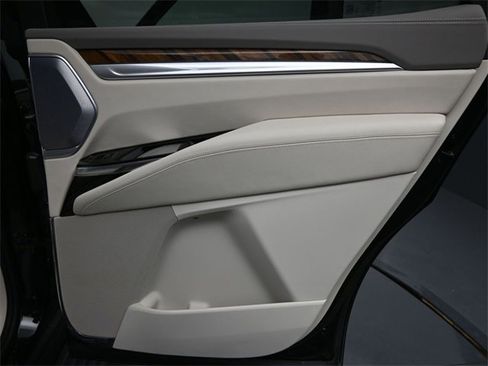 Certified 2025 Cadillac Escalade Premium Luxury Platinum w/ LPO, Floor Liner Package image 18