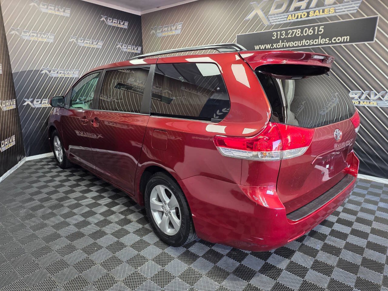 Used 2014 Toyota Sienna LE FWD image 9