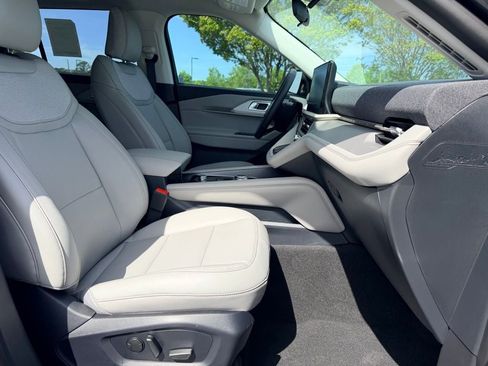 New 2026 Ford Explorer Active RWD image 11