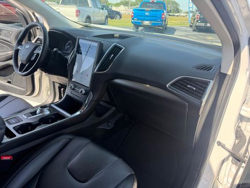 Used 2022 Ford Edge Titanium image 16