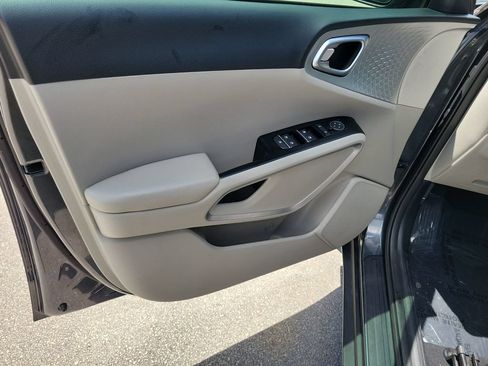 Certified 2024 Kia Soul LX FWD image 19