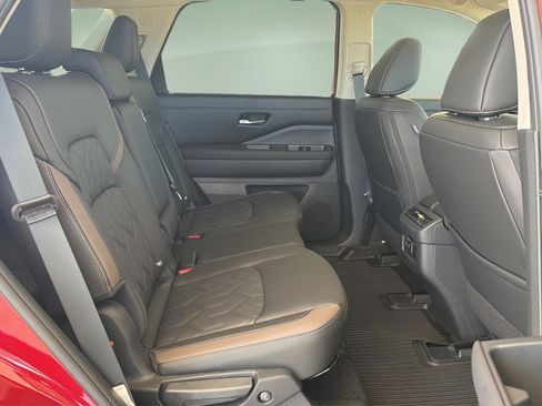 New 2026 Nissan Pathfinder Platinum w/ Cargo Package AWD/4WD image 18