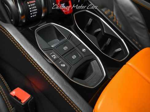 Used 2021 Lamborghini Urus AWD/4WD image 17