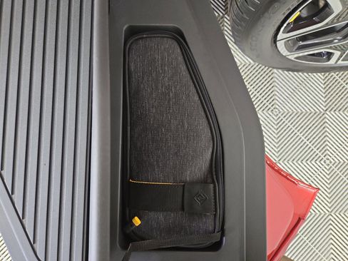 Used 2023 Rivian R1T Adventure image 32