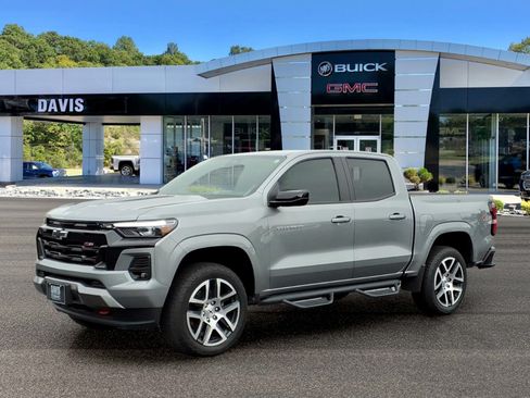 Used 2023 Chevrolet Colorado Z71 w/ Z71 Convenience Package 2 AWD/4WD image 3