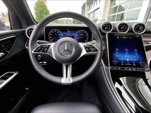 Used 2023 Mercedes-Benz GLC 300 4MATIC image 5
