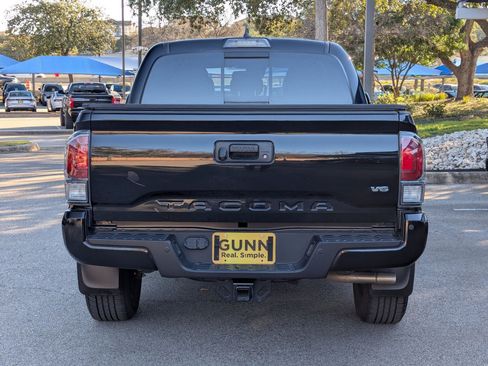 Used 2022 Toyota Tacoma Limited image 5