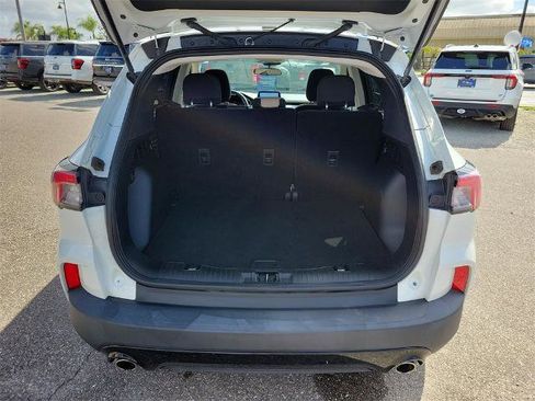 Certified 2022 Ford Escape SE w/ SE Sport Appearance Package image 8