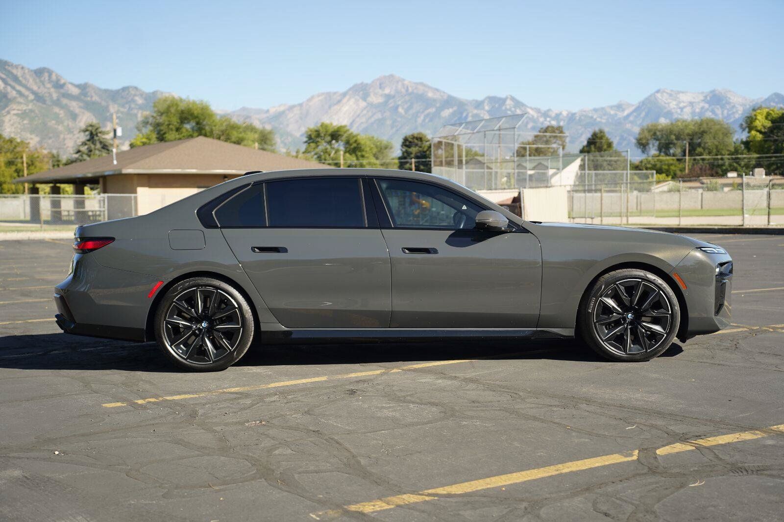 Used 2023 BMW 760i xDrive w/ Luxury Rear Seating Package AWD/4WD image 6