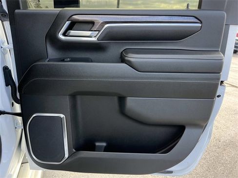 Used 2024 Chevrolet Silverado 2500 LTZ w/ LTZ Premium Package image 24