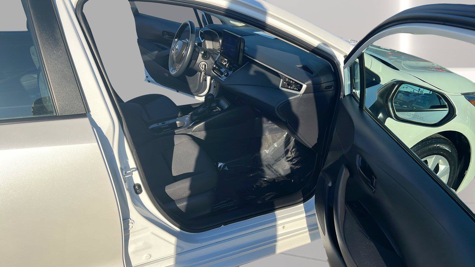 Used 2025 Toyota Corolla LE FWD image 14