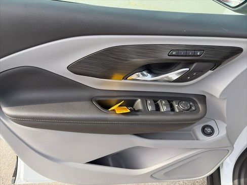 Used 2022 GMC Terrain SLT w/ Tech Package image 18