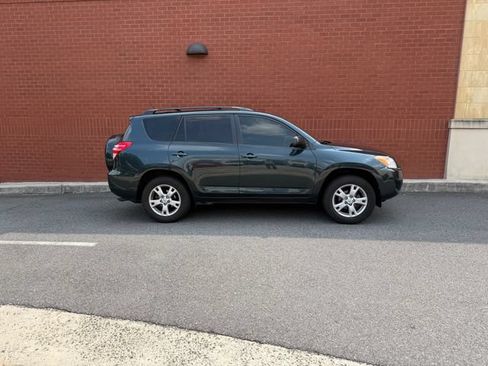 Used 2012 Toyota RAV4 FWD w/ Upgrade Value Pkg image 2