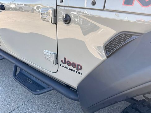 Used 2022 Jeep Gladiator Mojave w/ Trailer Tow Package AWD/4WD image 7
