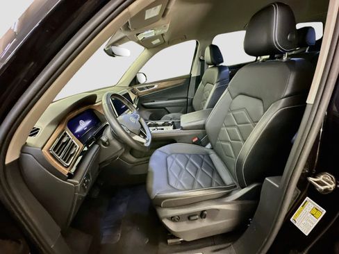 Used 2025 Volkswagen Atlas SE AWD/4WD image 13
