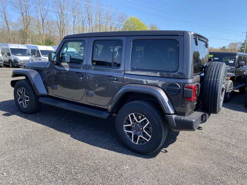 New 2026 Jeep Wrangler Unlimited Sahara AWD/4WD image 2