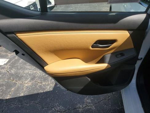 Used 2025 Nissan Sentra SV w/ SV Premium Package FWD image 7