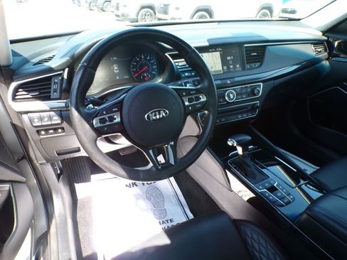 Used 2017 Kia Cadenza Limited FWD image 12