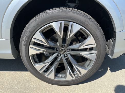 Used 2024 Audi Q8 Premium AWD/4WD image 13