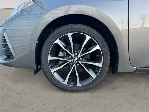 Used 2018 Toyota Corolla SE image 15