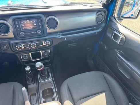 Used 2020 Jeep Gladiator Sport AWD/4WD image 18
