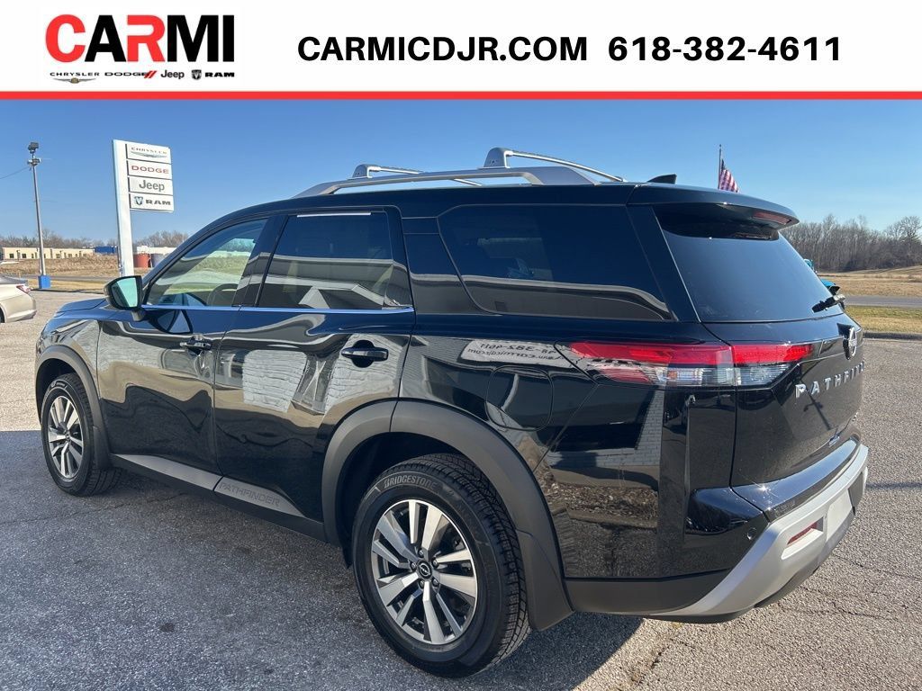 Used 2023 Nissan Pathfinder SL AWD/4WD image 4