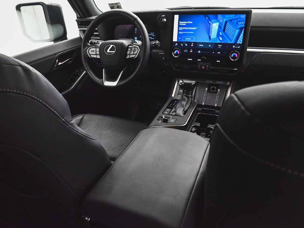 Used 2024 Lexus GX 550 w/ Accessory Package (31) AWD/4WD image 33