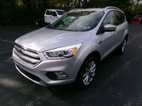 Used 2017 Ford Escape Titanium image 4